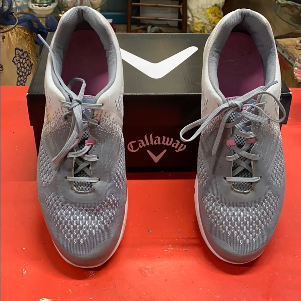 Women’s golf shoes